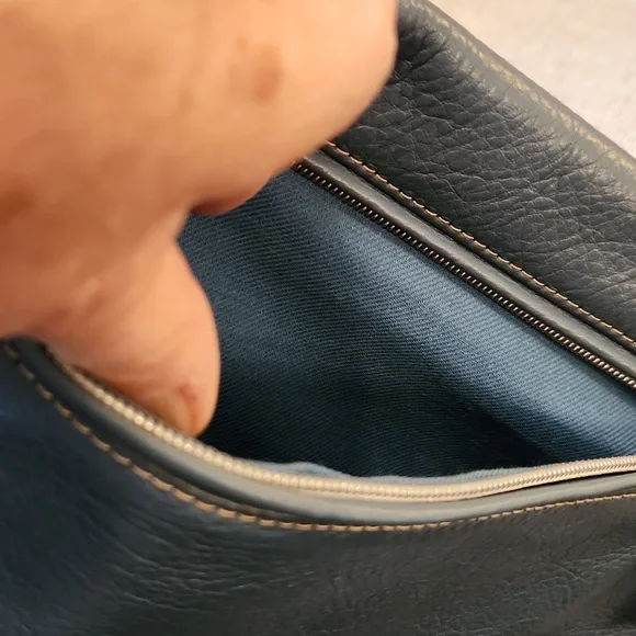 Liz Claiborne Purse RN70272/CA16396 - Picture 7 of 9